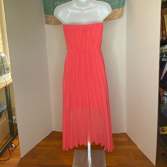 Leo meets Virgo strapless peach dress - Picture 2 of 4